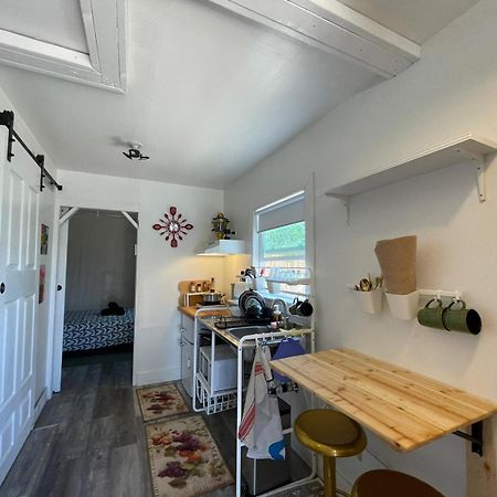 Petite Guesthouse With Kitchenette And Private Bathroom Lake Isabella Exterior foto